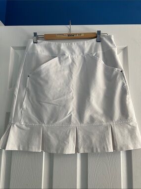 Tail White Pleated Hem Golf Skort with Front Pockets